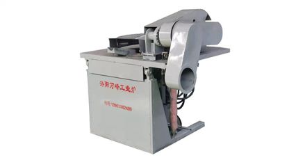 國(guó)外客戶定制的中頻爐，鑄錠機(jī)安裝現(xiàn)場(chǎng)（洛陽(yáng)萬(wàn)峰工業(yè)爐）